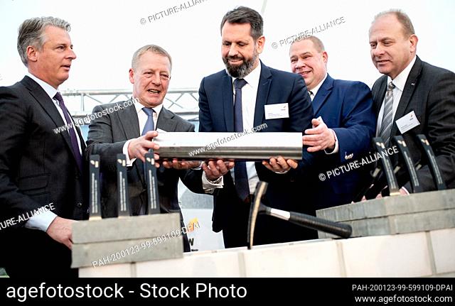 23 January 2020, Lower Saxony, Helmstedt: Markus Hauck (l-r), Member of the Management Board of EEW Energy from Waste, Bernard M