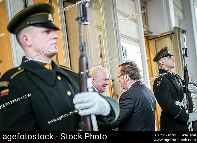 18 December 2023, Lithuania, Vilnius: Boris Pistorius (SPD), Federal Minister of Defense, is received by Arvydas Anu·auskas, Minister of Defense of Lithuania