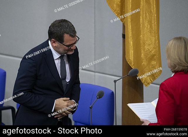 Wolfgang SCHMIDT (SPD), Head of the Chancellery, Federal Minister for Special Tasks, Chancellery Minister, 5th plenary session of the German Bundestag with the...