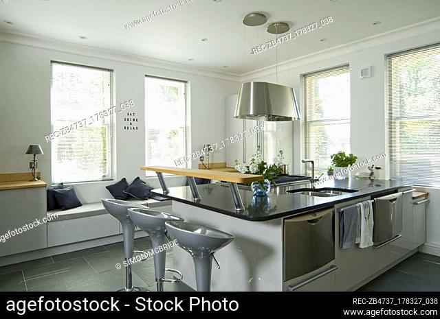Contemporary kitchen with central island breakfast bar