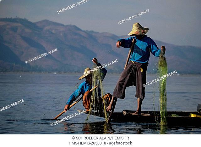 Myanmar, Lake Inle, Shan state, fishermen on Lake Inle