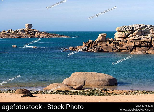Rocky coast near Trégastel, France, Brittany, Département Côtes d'Armor, Côte de Granit Rose
