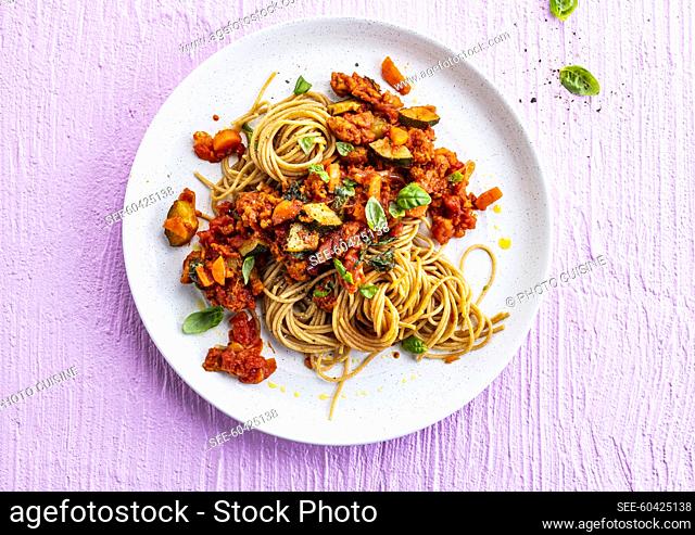 Spaghetti bolognese with zucchini