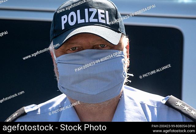 dpatop - 23 April 2020, North Rhine-Westphalia, Datteln: Ralf Ott, Chief Commissioner, wears a face mask at a vigil of the environmental organization BUND at...