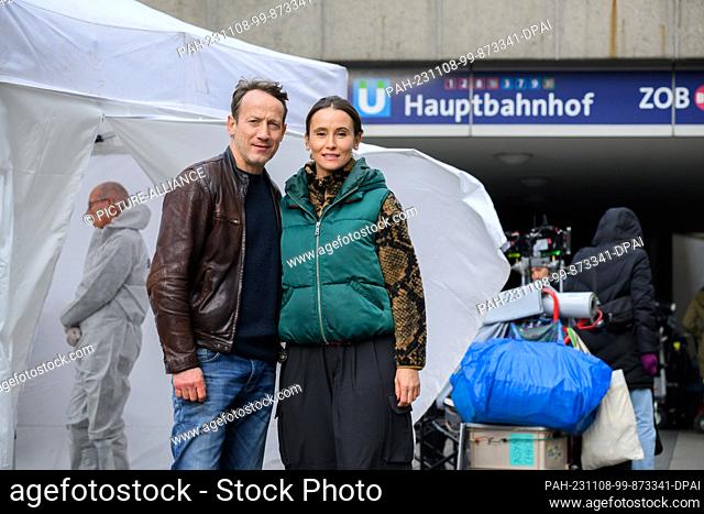 08 November 2023, Lower Saxony, Hanover: Actor Wotan Wilke Möhring (as ""Tatort"" detective Thorsten Falke) and actress Peri Baumeister (as policewoman Yahel...