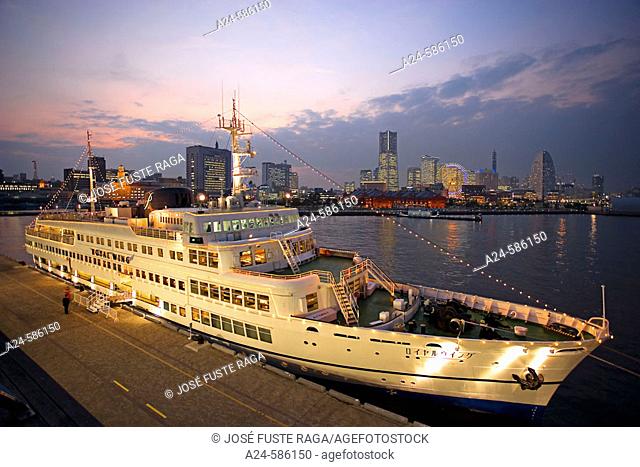 Cruise ship. Yokohama, Japan