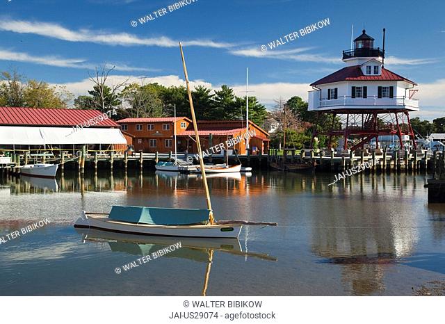 USA, Maryland, Western Shore of Chesapeake Bay, Solomons, Calvert Marine Museum and Drum Point Lighthouse, screw-pile design, b.1883