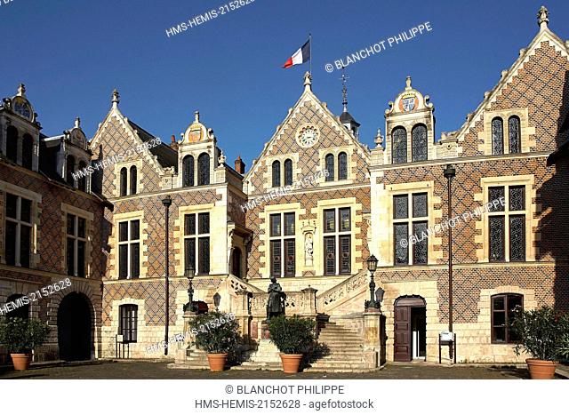 France, Loiret, Orleans, Groslot hotel, Joan of Arc statue