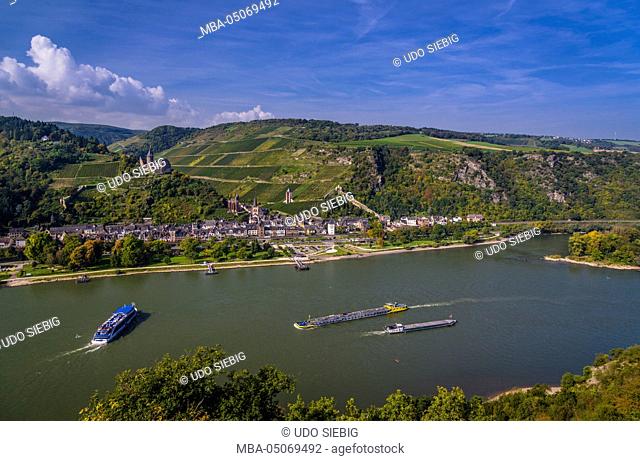 Germany, Rhineland-Palatinate, upper middle Rhine Valley, Bacharach, village with Stahleck Castle, view from the Rheinsteig (hiking trail)