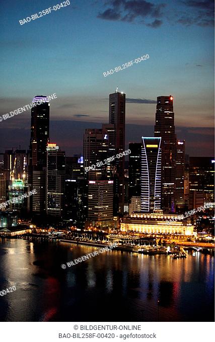 The skyline of the bank quarter in Singapore from sicht of the big dipper Flyer in the evening light in the city centre of Singapore, Singapore