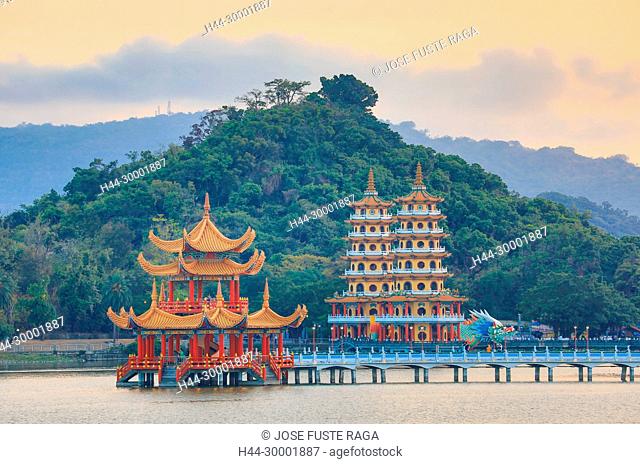 Taiwan, Kaohsiung City, Tsoying District, Lotus Pond, Dragon and Tiger Pagodas