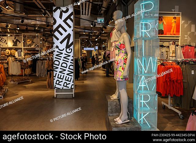 25 April 2023, North Rhine-Westphalia, Wuppertal: Mannequins stand in the Primark store in Wuppertal. The low-cost fashion chain Primark plans to close four...