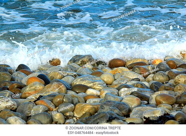 große Kieselsteine am Strand, Bretagne, Frankreich Big pebbles on the beach, Brittany, France