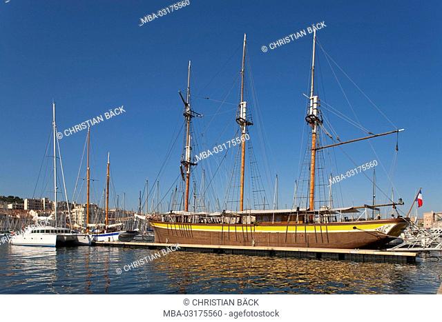 Sailing boat in the harbour, Marseille, Provence-Alpes-Cote d'Azur, Provence, France