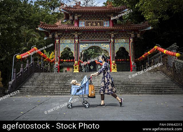 A woman with a dog in a stroller walks in Zhishan Park in in Taipei, Taiwan on 14/03/2023 by Wiktor Dabkowski. - Taipei/Taipei/China