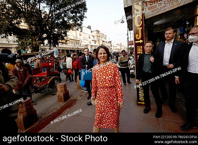 05 December 2022, India, Neu Delhi: Annalena Baerbock (Bündnis 90/ Die Grünen), German Foreign Minister, visits Chadni Chowk, the old city of New Delhi
