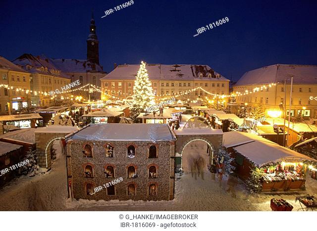Christmas market in front of city hall, overlooking the market with the Marienkirche church, Grossenhain, Saxony, Germany, Europe