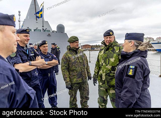 Finnish Major General Kari Niisula (c), Swedish Lieutenant General Carl Johan Edstrom (2R) and Chief of the Swedish Navy Ewa Skoog Haslum (R) on board the...