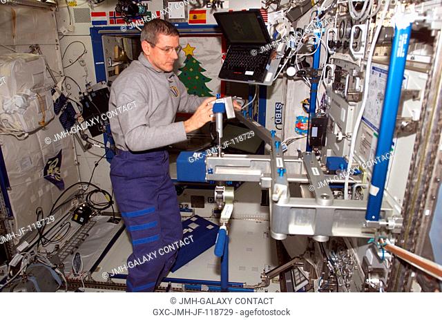 Astronaut William S. (Bill) McArthur Jr., Expedition 12 commander and NASA space station science officer, sets up the calibration arm on the Space Linear...