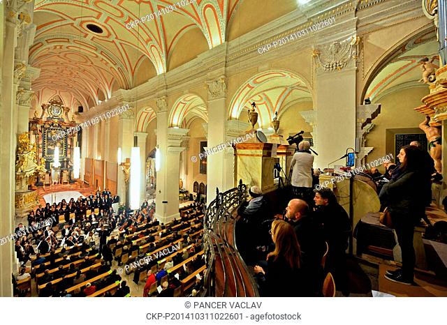 An early composition by Argentine tenor Jose Cura, Stabat mater, was presented in world premiere in the St Nicholas Cathedral in Ceske Budejovice today