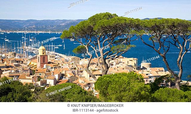 View over the roofs on the bay of Saint-Tropez during the sailing regatta Les Voiles de Saint-Tropez in Saint-Tropez, Departement Var, Cote d'Azur, Provence