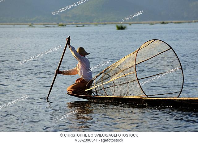 Myanmar, Shan State, Inle Lake, Intha fisherman