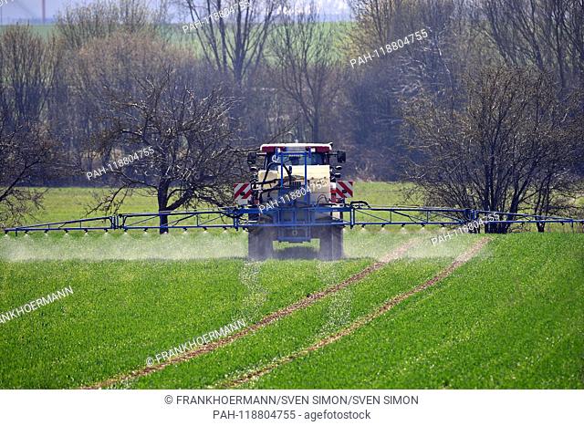 A farmer carries out plant protection with glyphosate on a field, splash, spray, weedkiller, poison, carcinogenic, farmer, agriculture, agricultural