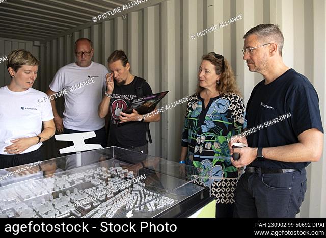 02 September 2023, Brandenburg, Potsdam: Potsdam's mayor Mike Schubert (right) is informed about the construction project at an open house in the new Krampnitz...