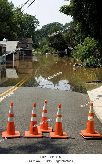 Delaware River flooding Frenchtown, NJ 6/29/06