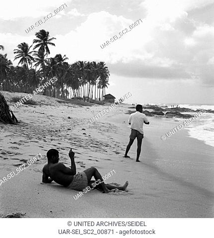 Am Strand von Itapua, Brasilien 1966. At the beach of Itapua, Brasil 1966