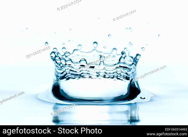 Close-up of the crown of water splashing in the water formed after the fall of the drop