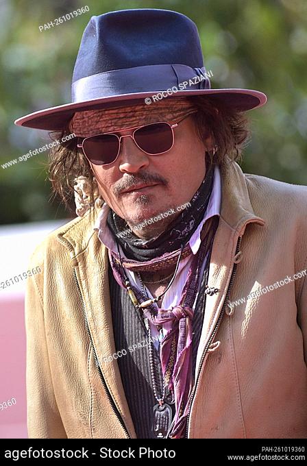ROME, ITALY - OCTOBER 17: Johnny Depp attends the red carpet of the movie ""Puffins"" during the 19th Alice Nella Città 2021 at Auditorium Parco Della Musica on...