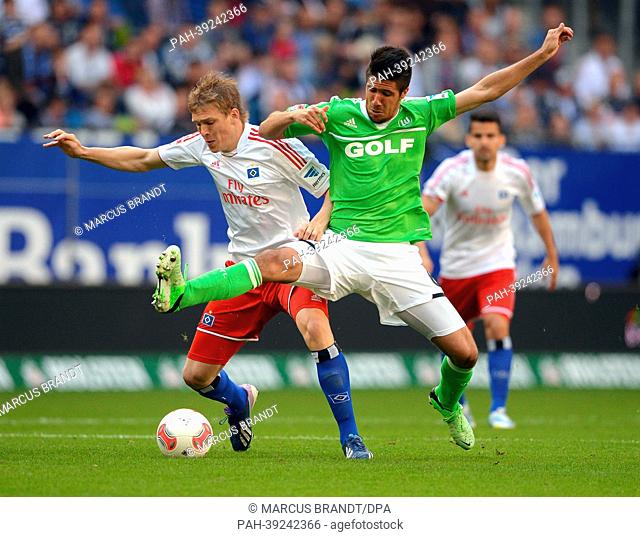 Wolfsburg's Slobodan Medojevic (R) and Hamburg's Artjoms Rudnevs vie for the ball during the Bundesliga soccer match between Hamburger SV and VfL Wolfsburg at...