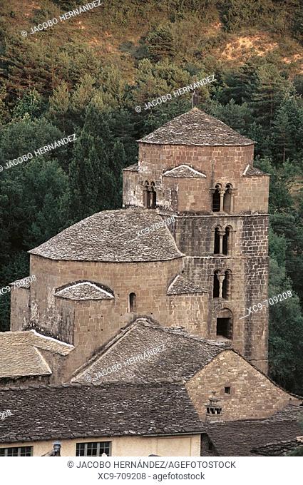 Iglesia de Santa María.Santa cruz de la Serós.Arquitectura románica S.XI y XII.Huesca.Aragón.España
