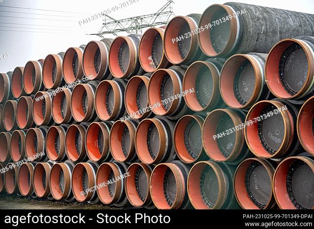 25 October 2023, Mecklenburg-Western Pomerania, Mukran: Unused pipes for the Nord Stream 2 Baltic Sea gas pipeline from Russia to Germany lie on the site of the...