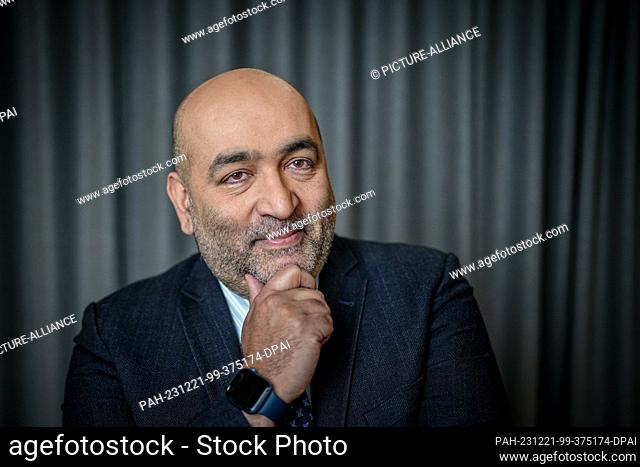 21 December 2023, Berlin: Omid Nouripour, Federal Chairman of Bündnis 90/Die Grünen, looks into the camera of the photographer during an interview with the...