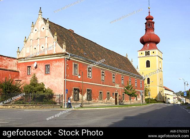 Jesuitskolan med kyrkan bakom. Golcuv Jenikov is a town in Vysocina Region of the Czech Republic. It has around 2, 600 inhabitants