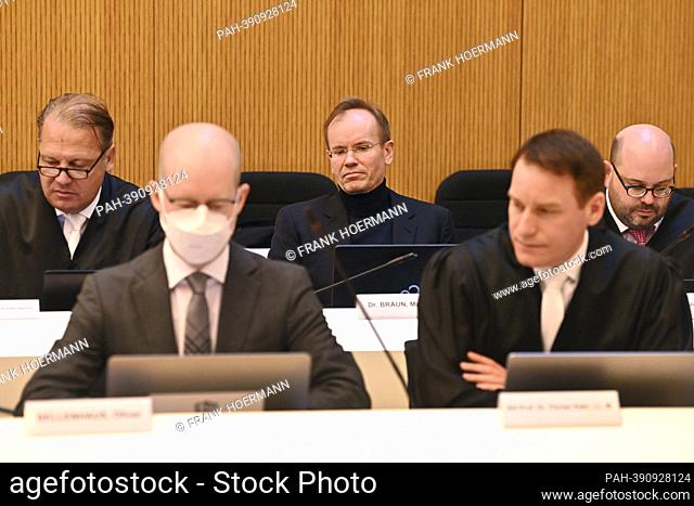hi withte: Dr. Markus BRAUN (accused and former management chairman wirecard), left: Attorney Prof.Dr. Alfred Dierlamm (criminal defense attorney)