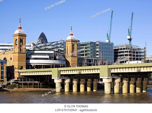 England, London, Cannon Street, Cannon Street railway bridge and station over the River Thames