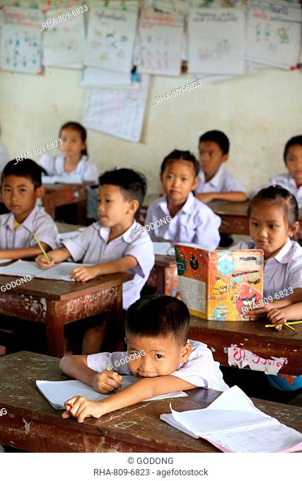 Schoolchildren in classroom, elementary school, Vang Vieng, Vientiane Province, Laos, Indochina, Southeast Asia, Asia