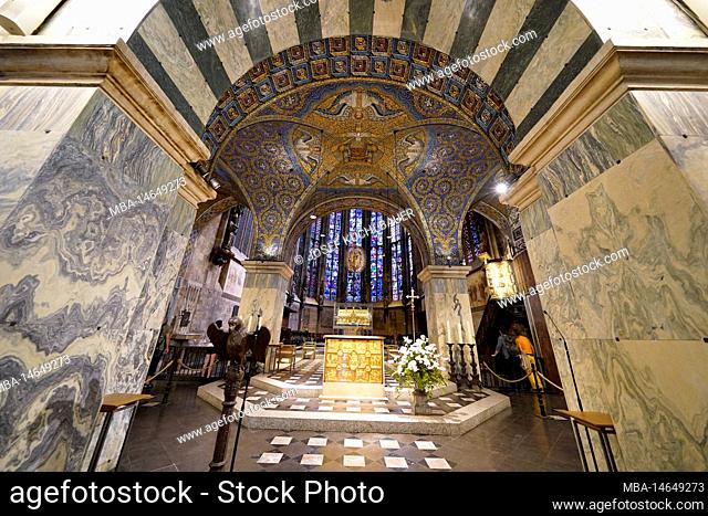 Germany, North Rhine-Westphalia, Aachen, imperial cathedral, interior view, octagon, chancel, mosaic