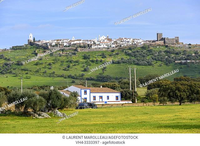 View over the city of Monsaraz, Reguengos de Monsaraz Municipality, Evora District, Alentejo Region, Portugal, Europe