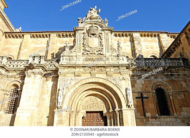 Colegiata Real de San Isidoro, church, museum, facade, Fassade, Kirche, Leon, province of Castilla y Leon, Kastilien Leon, Spanien, Spain