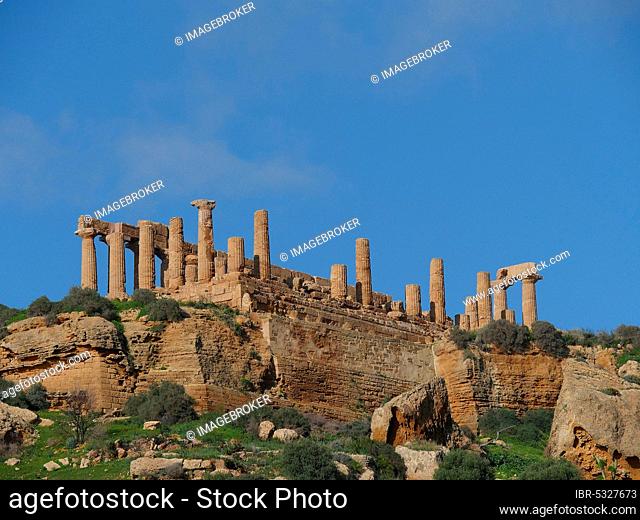 Greek Temple of Juno Lacina, Vallee di Templi, Agrigento, Sicily, Italy, Europe