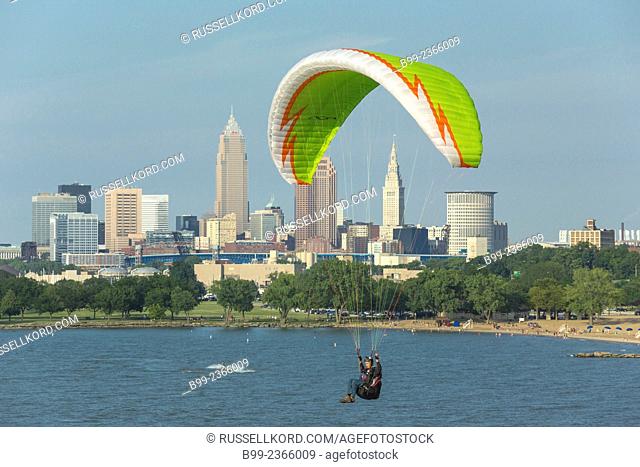 Paraglider Downtown Skyline Edgewater Park Cleveland Lake Erie Cuyahoga County Ohio Usa