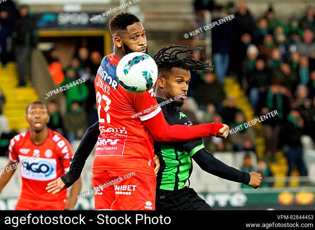 Kortrijk's Abdoulaye Sissako and Cercle's Yann Gboho fight for the ball during a soccer match between Cercle Brugge KSV and KV Kortrijk
