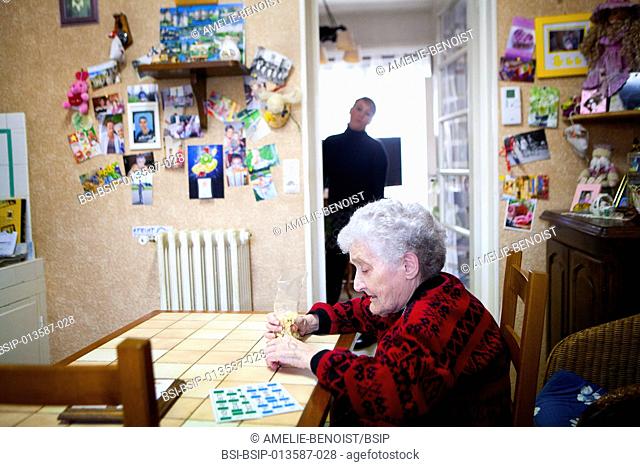 Reportage on a home help service which provides help for isolated elderly people in the Ile-de-France area of France