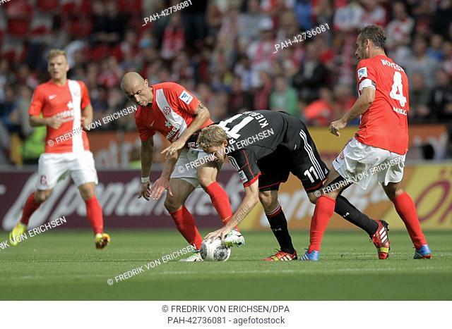 Mainz' Elkin Soto (2-l) and Nikolce Noveski (R) vie for the ball with Leverkusen's Stefan Kiessling (C) during the Bundesliga soccer match between 1