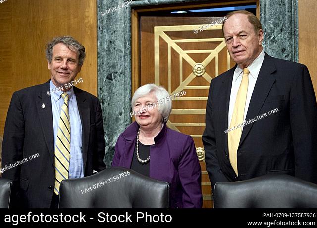 Janet L. Yellen, Chair, Board of Governors of the Federal Reserve System, center, poses for a photo with United States Senator Richard Shelby (Republican of...