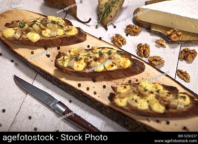 Baguette with brie and pears, rye baguette, soft cheese, gratinated